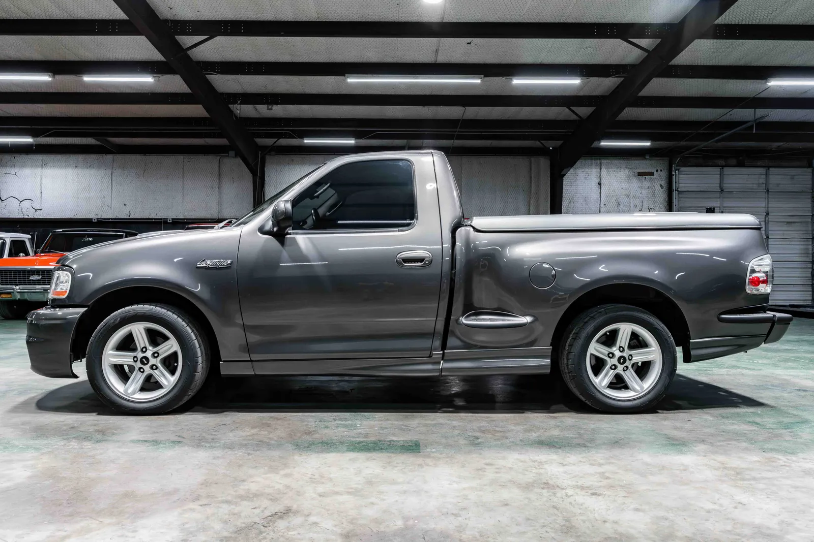 1_2004-Ford-Lightning-Dark Shadow Gray-A17613-38.jpg